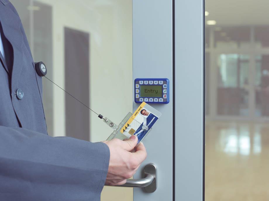 Durable Ovitek za magnetne kartice 54x85 (8012)