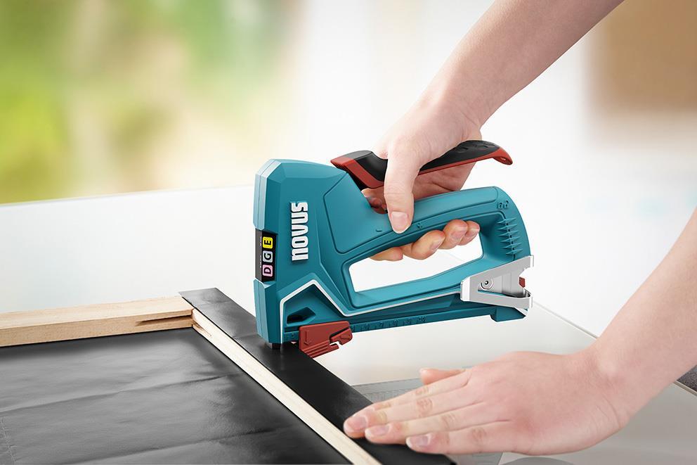 Novus Tapetniški spenjač J-51